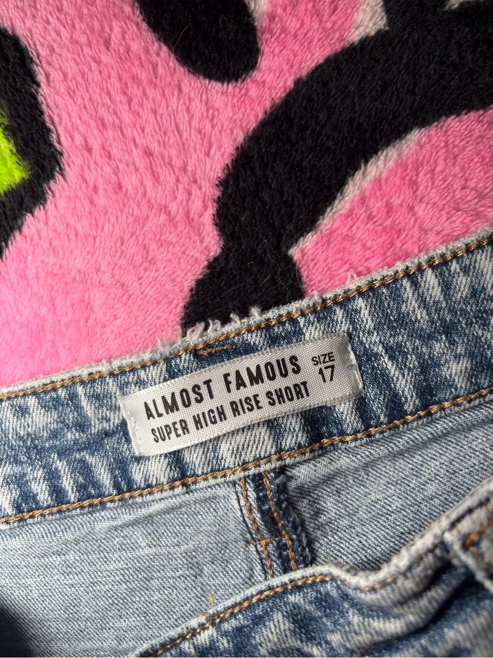 Almost Famous Denim Shorts - Picture 5 of 14